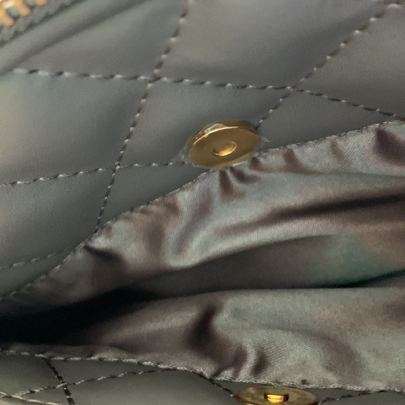Inside label: 100% Leather, 100% Polyester, Made in China - Picture 15 of 16